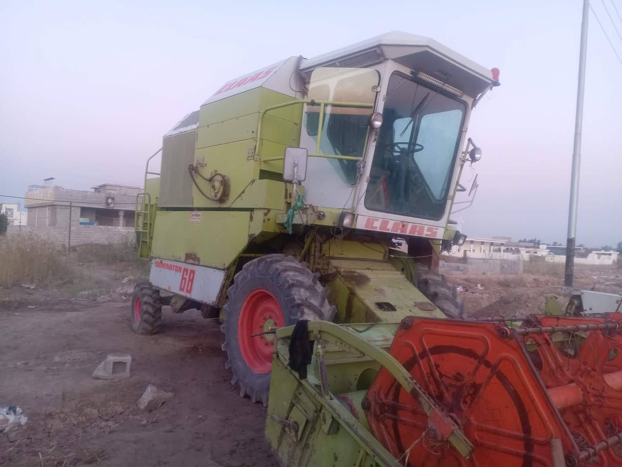 للبيع كلاس ام عميمه مكان واسط بيها صرف  تفاصيل اكثر ***********
