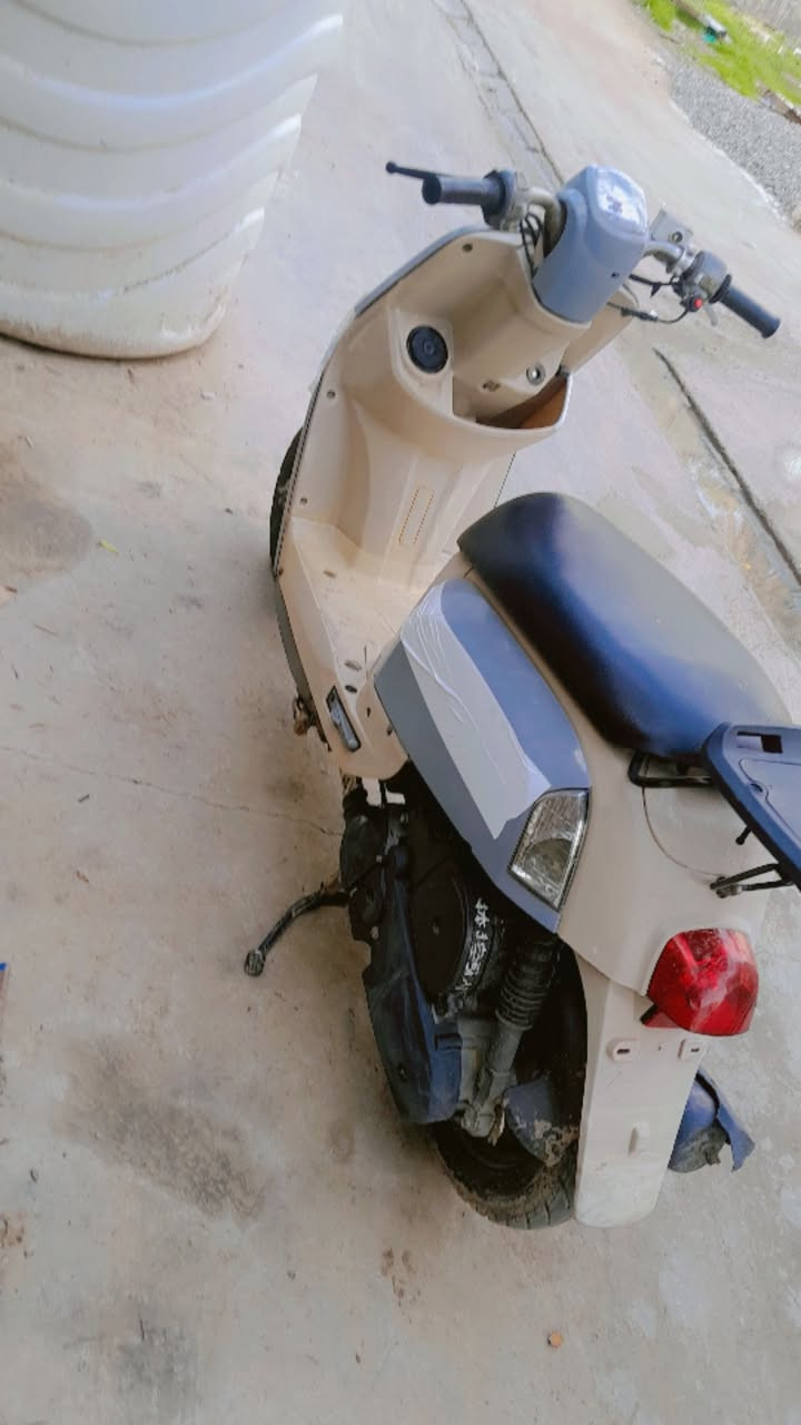 بوليس موديل 2010دراجه جديده وكل نقص مابيها كهربائيات سلف كله شغاله معدل ترايك وين ميعجبك وتجي وشوف بعينك مكينه بلاديه السعر 550 المكان ديالى بعقوبه الهويدر ***********
