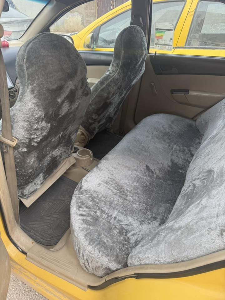 سلام عليكم أفيو مديل 2010صفره شركه عامه 
بيها بنيد وجاملغ امامي فقط 
مكينه وكير نضاف
تخم تاير ويل حجم 14
شاشه تاب اصلي
كير عادي مكينه 1400
رقم نكليزي بسمي سنويه2027
مصفره هيئه غرامات عليها 900الف ينزل من سعرها
سعر 52مكاني نجف رقم ***********
