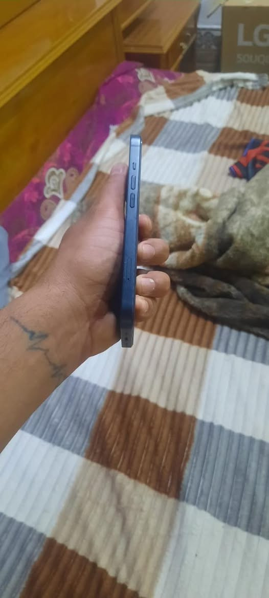 سلام عليكم 
13 عادي ذاكره 128 بطاريه 86 بلادي 
فقط مبدل شاشة 3 خيارات الباقي كله مكفول سعره 325 مكاني كوفة رقمي ***********
