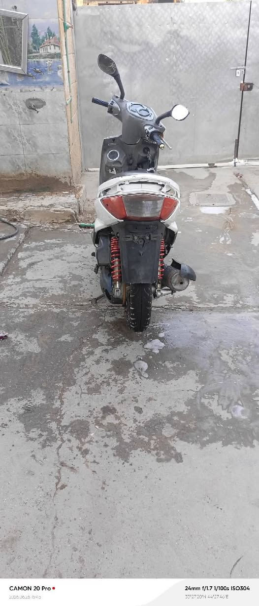 سلام عليكم شباب هاي دراجه للبيع نضيفه قبل سبوع جفته بلوك كامل سعر 385 وبيه مجال رقم ***********
