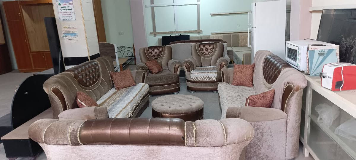 السلام عليكم قنفات تركي نضيف شغل بلاويد اسود 
نضيف بدون اي عيب 
...تلفزيون حجم 43 اخو جديد نضيف مستعمل أقل 15 يوم 
كونفيرات عدد 2 
مكان خانقين بختياري مجاور المختبر 
ايشي عندك للبيع اشتري دزلي صور على خاص او واتساب 
***********
