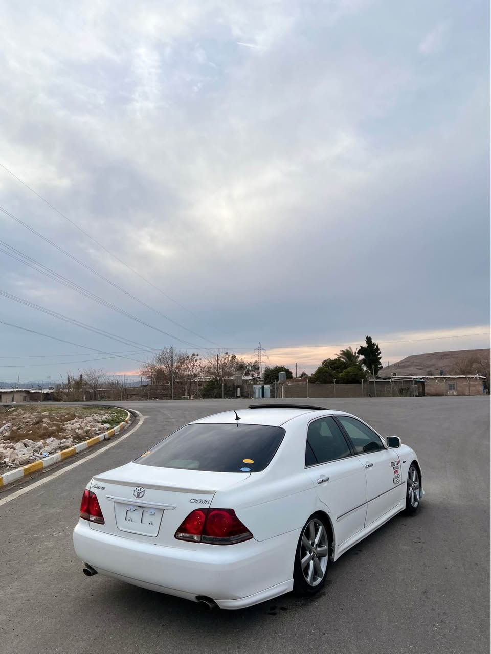 سەرەتا بەناوی خوای گەورەو میهرەبان🤍
تویتا کڕاون شاهینە بۆفرۆشتن
مۆدیل ٢٠٠٧
بڕاوە ١٨٤ تازه داخل 
 کامل جایز کراوە 
گير مه كينه به شه رت ناوڕەش فورميكا سور 
٣دوگمەی قەپات مواسەفات 
ویل دینگە
 جڵدو هیتەر
   ئاوینە کارەبا
سەیارەکە بی چاڵ بی شوختە 
سەقفی شوشەی 
تەبرید ساردو گەرمی بەسراوە بەشەرت 
تەقەورەقەی نیە بەشەرت
پشتو پیشی کەپسە دەعمو لیدراو بەشەرت 
کەڤەر گۆڕاو بەشەرت
سەقفی بۆیاخ نیە بەشەرت ره نگ گوراي نييه به شه رت 
هەموو گیانی بەشەرت
*********** كويسينجاك, أربيل
