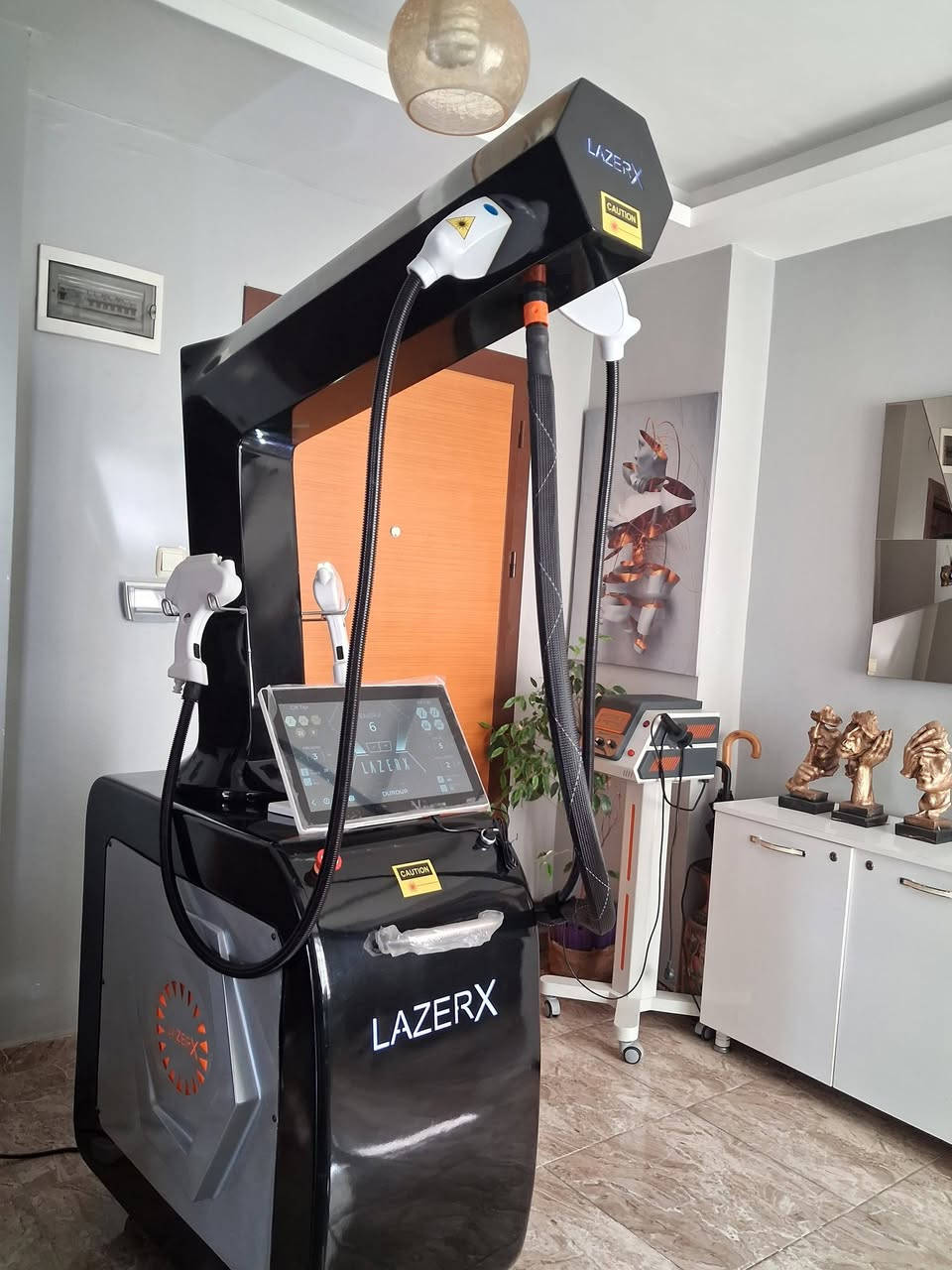 مركز lazer x لتصدير اجهزة الليزر لجميع انحاء العالم مع كفالة لمدة سنتين .
*بفضل  التقنية الالمانية اجهزتنا تناسب كافة انماط البشرة من البشرة الداكنه الى البشرة الفاتحه .
*نتائجه سريعة وملحوظة نتيجة 90% في ثلاث جلسات.
*بدون ألم .
*عدد لا نهائي من الومضات .
الآن مع السعر الجديد والمناسب، اغتنم الفرصة واحصل على جهاز بمواصفات ممتازة بأسعار تنافسية!
لمزيد من المعلومات والاستفسار يمكنكم التواصل معنا في أي وقت


**إذا كنت صاحب هذا الإعلان وتريد حذفه لأي سبب، رجاءا أرسل رسالة إلى الدعم الفني**