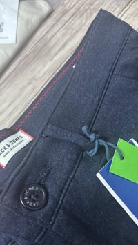 مقاس ٣٢ • ملابس
