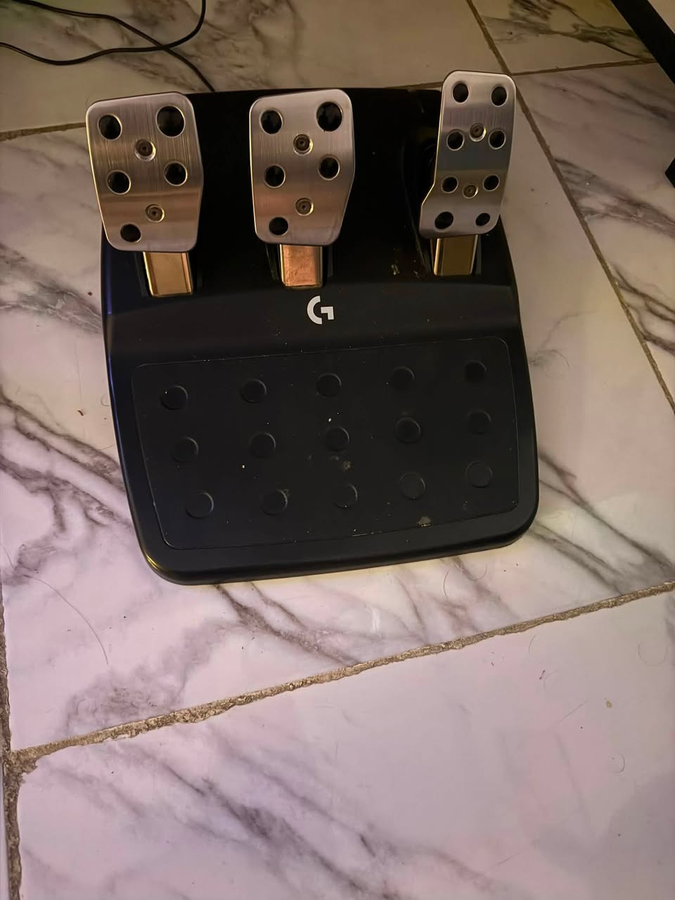 G923 
للبيع مستعمل يشتغل على Xbox S/X  & PC 
السعر 350 
للاستفسار ***********

