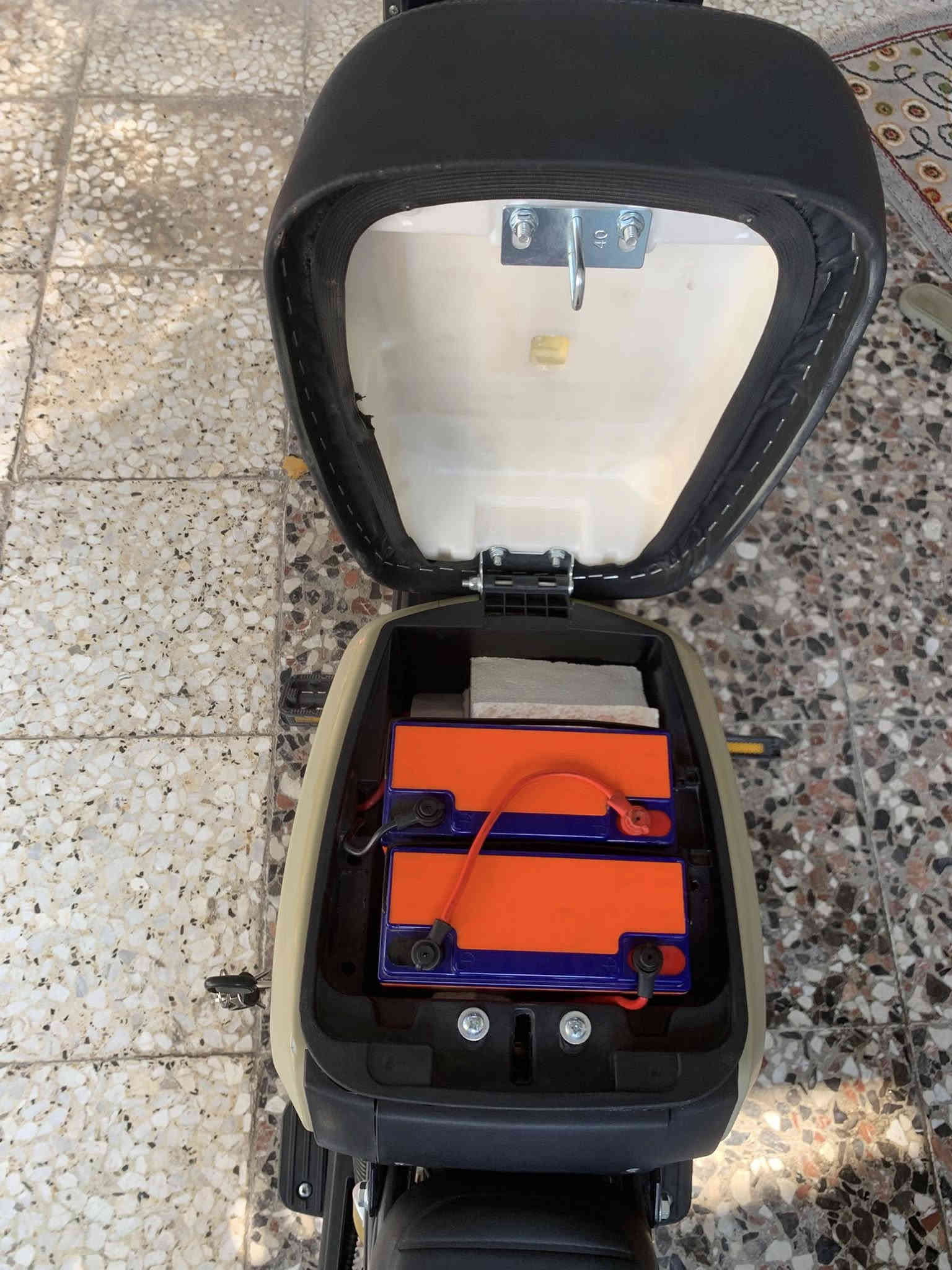 سلام عليكم دراجه شحن r9 ما صاله شهر من اخذته بعدهي جديده مكفوله 5 بطاريات اكبار وفحصهن ياله تاخذه تشغل عن طريق الكارت والريموند وسويج وبيه رجوع للخلف وبيه ام بي ثري بلوتوث ويواسبي وبيه هواي تفاصيل السعر ٤٥٠ قفل وهاذه رقمي ***********
