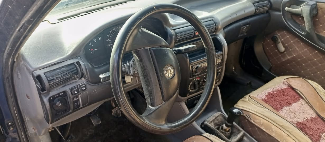 السلام عليكم 
اوبل استرا موديل 92 رقم قادسيه سنويه لل 28 باتري جديد تايرات مكينه وكير خير من الله شرط التحويل مكان السياره بابل شارع 100 السعر 25 وبي مجال  للاستفسار اكثر الاتصال على الرقم ***********
