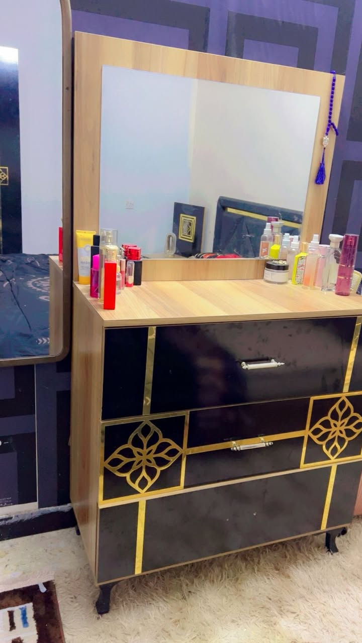 غرف نوم نظيفه جدا اخت الجديده استعمال قليل للبيع للأستفسار على الواتساب ***********
