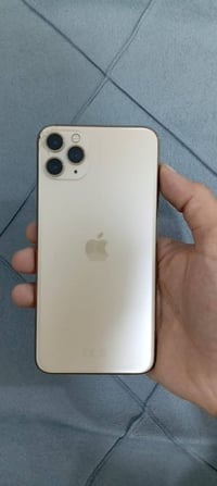 ايفون 11برو ماكس  الجهاز كبس فقط فوق الكاميرا فطر بسيط  ذاكرة 64 البطا...