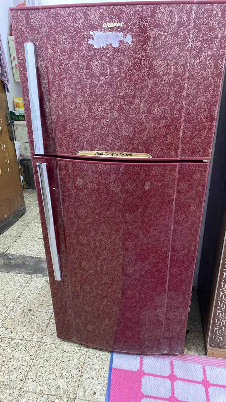 ثلاجه للبيع شغاله وعلى فحص بيها خياس من جوء سعرها 100وبيها مجال مكان بغداد البياع ***********مكلف بالنشر اتصل وتدلل
