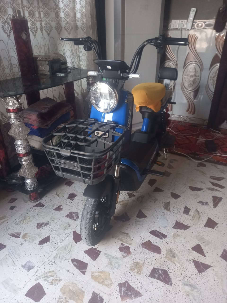 السلام عليكم دراجة شحن للبيع موديل ٢٠٢٦ مكفوله كفالة عامة تايرات جدد اشاير يمنة ويسرة دبل سويت وبصمة  لايت زنوز تأشير العطل بالشاشة تطلع مرايات شادهن جدد وستان موبايل شاحنة  وياها بطاريات جدد صارلي من ماخذه نص شهر جديدة بمعنى الكلمة سلة أمامية السعر ٤٣٥ الف وبيها مجال للطيبين المكان واسط العزيزيه قرية الكرامه الاتصال *********** بي واتساب
