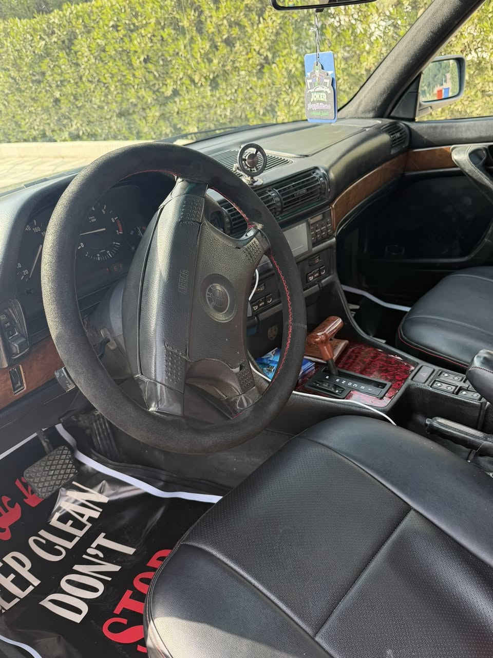 السلام عليكم بيئم دبليو 735i موديل 1992 دبل ايرباك استيرن كهرباء كروز سرعه برده كهرباء مكينه وكير مكفولات حداده جديده تخم تاير السياره جاهزه بسمي مشروع وطني مكاني بغداد زيونه *********** السعر 65 وبيه مجال
