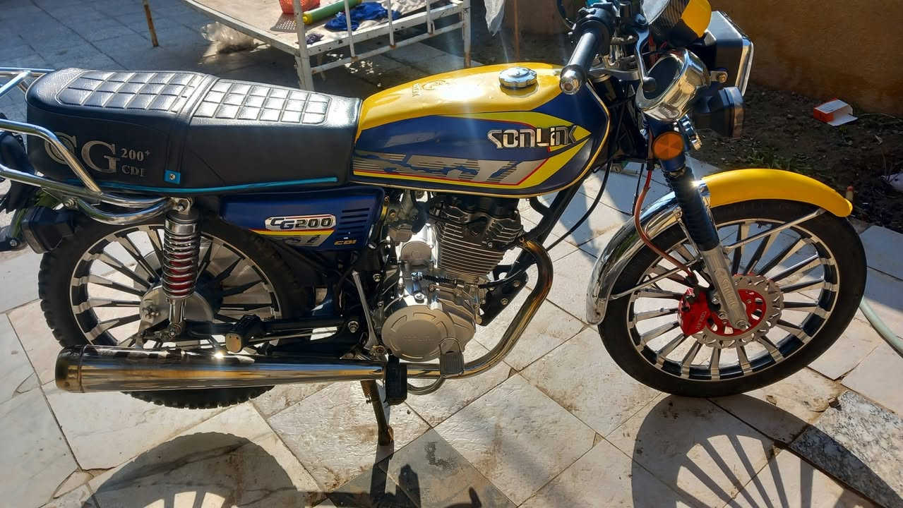 السلام عليكم دراجه سيفان موديل 25 اي نقص مابيه كفاله عامه  اوراق كورتونيه مكاني الخالص ***********
