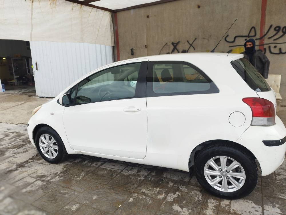 یارس ٢٠١٠ 
تۆماتیک 
تەبرید بەشەرت 
ABS 
مەکینە گەورە 
٥ بالیف 
یەک پارچە سبوغ بێ ناو گرتن لەگەڵ یەک دوو جێ ساردە کوت .
گێڕ و مەکینە بەشەرت 
توند و تۆڵ و بێ مەسروف. 
سعری ٨٠$ مەجالەکی کەم

واتساپ : *********** 
*********** أربيل, العراق
