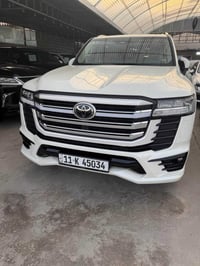 عندي لاندكروز موديل 2025 ساز لمتد S ام الضمان بصمة تشغيل وفتحة سقف واي...