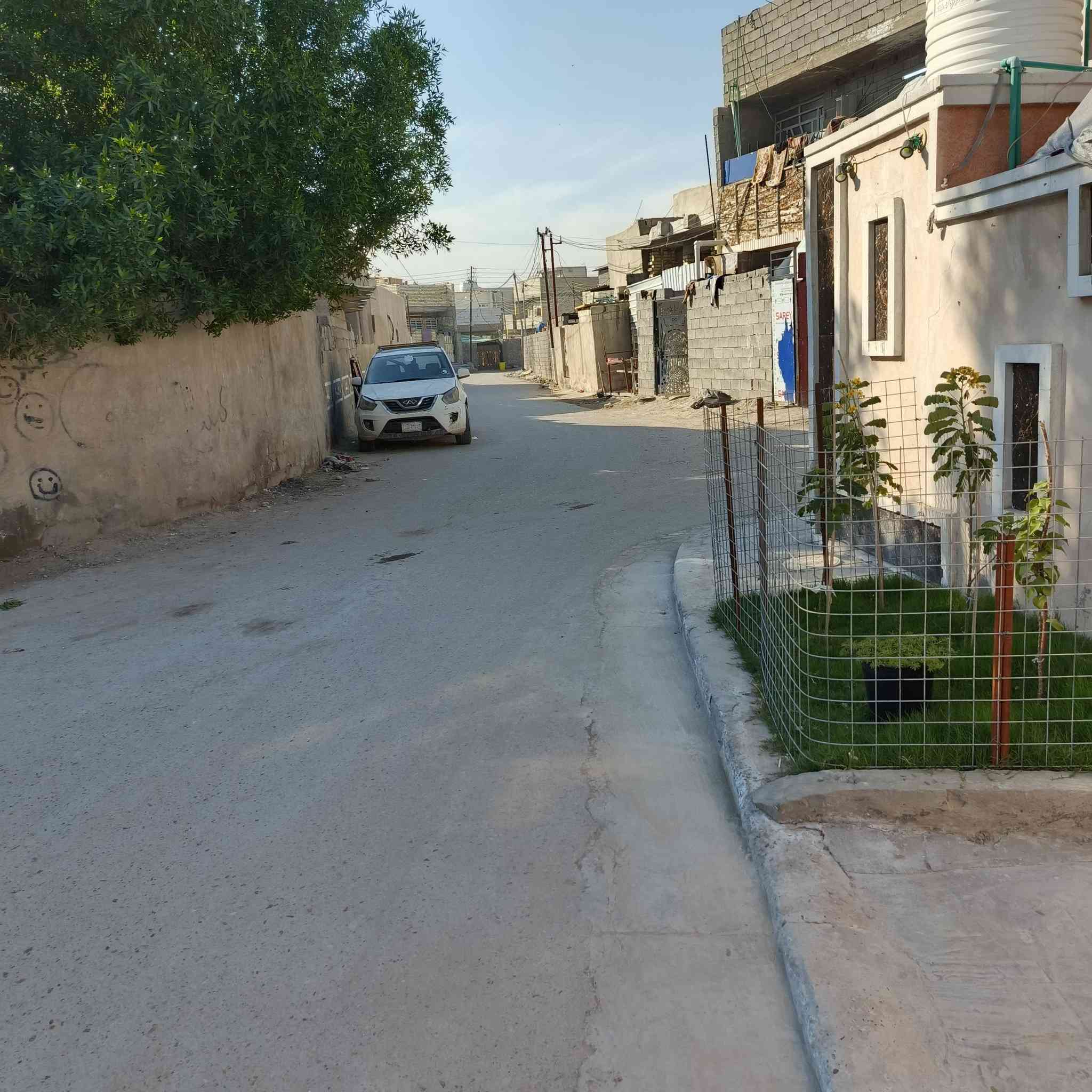 السلام عليكم
دار للبيع مساحة 180م واجهة 10نزلل 18

يحتوي على كراج +استقبال معزول + حولي + كبير + غرفتين نوم + مطبخ + بيتونه + سطح + صحيات خارجي داخلي 

صب مسلح عالي عن الشارع   

سند اصفر 

سعر مناسب 

حي البساتين حي السلام 

من جهة اسواق العائلة.. 

أكثر استفسار👇👇 اتصل🗣📲📞 بدون دلاليه 

       ***********
