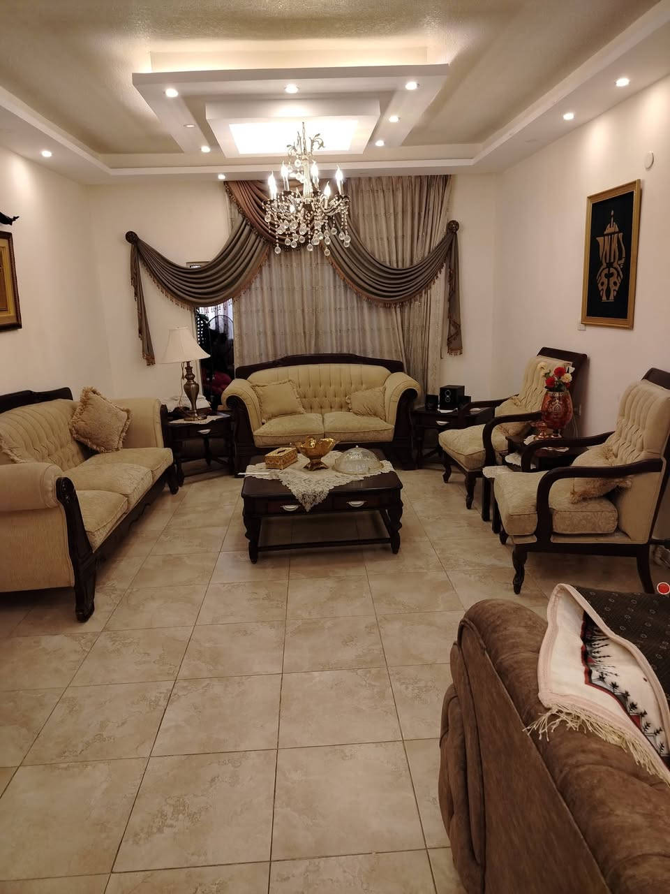 لعدم مصداقية الشراء
طقمين  كنب سبع مقاعد يتسع لا تسعه كل طقم خشب زان تفصيل مش تجاري واسعات ومريحات استخدام بسيط اسنفج دانلوب لله يبارك لصاحب النصيب من دون طاولات 
الطقم البني 450دينار
الطقم البيج 350دينار
قابل للتفاوض عند معاينة والشراء
0792813191


**إذا كنت صاحب هذا الإعلان وتريد حذفه لأي سبب، رجاءا أرسل رسالة إلى الدعم الفني**