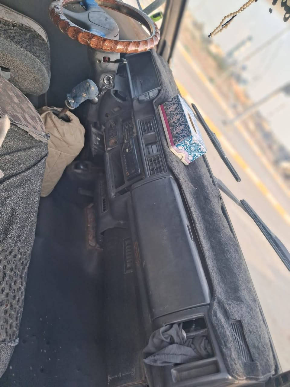 السلام عليكم كيه بسته موديل 93
 مكينه جديد وكير جديد شواصي
 فقط واحد معمر غرفتها زينه
بيها خياسات بل هلالات
والباقي شوفت عينك 
مكان واسط الصوره 
***********
