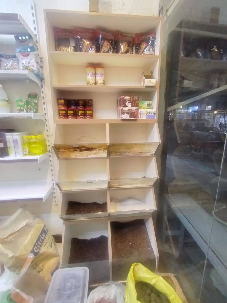 رفوف للبيع مال عطاريه وسواق 6قطع تفصال تركي درجه اولى القطعه الوحده عرضها 90
وارتفاع مترين ونص
الاتصال ع رقم ما متواجد عل فيس  ***********
