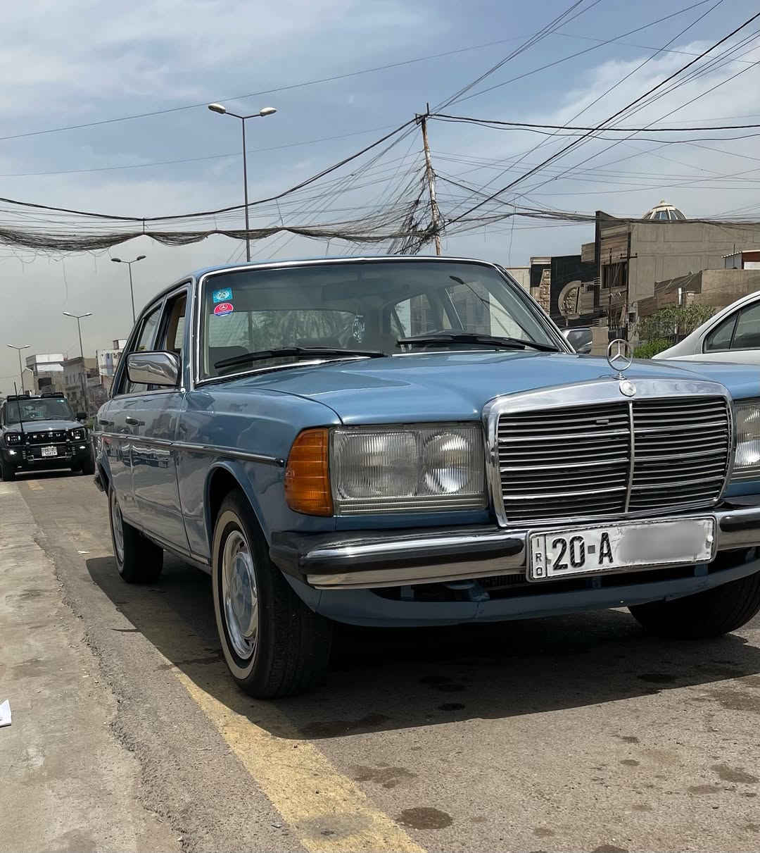 السلام عليكم
مارسيدس موديل ١٩٨٤ w123 
سياره معمره كامل داخل وخارج لون مميز 
الداخل جديد جدا لون مميز بيجي
مشروع وطني التاجيات رقم انكليزي هزه جديده
كير محرك حداديه مكفول 
تخم تاير جديد خط ابيض كبات وارد لوك سلايت شغال
بسمي تحويل ثاني يوم مكاني بغداد قرب مرور التاجيات 
السعر ٥٣ وبيها مجال بسيط 
رقم الهاتف *********** 
واتساب ***********

