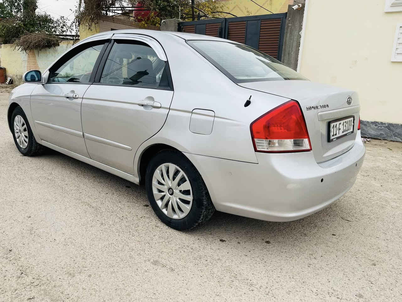 السلام عليكم
كيا سبكترا 2008
رقم بغداد الدولي بأسمي 
وارد امريكي بيهة قطعتين صبغ والسونار موجود ويه الصور
مكينة وكير وكهربائيات وتبريد تدفئة جدد
حدادية جديدة 
مكان السيارة ديالى بعقوبة
السعر 80 وبيهة مجال 
رقم الهاتف ***********
