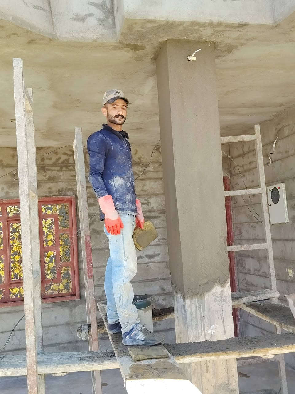 كادر لبخ سمنت جاي نشتغل بيت ياسر
أسبوع نخلص 
يرد يجي يشوف شغل احنه جاي نشتغل 
وين يعجبك مشتغلين كل مكان 
رقم هاتف ***********
