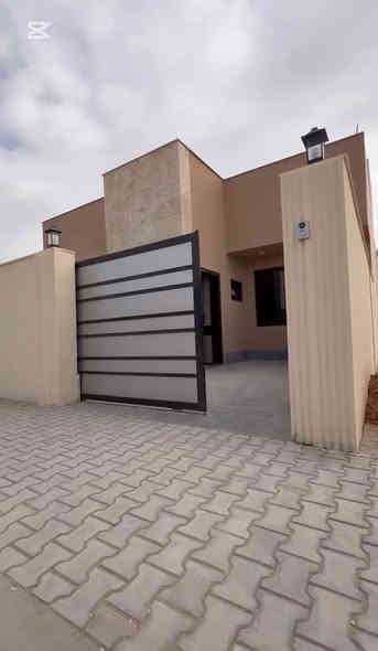 دارين طبگ  للبيع .. مجمع الشمس السكني

📍موقع ممتاز خلف الخدمات مرحلة اولى

🐦‍🔥🐦‍🔥🐦‍🔥
الواصل لكل دار 53 يباعن بدون تطلوعه  🔥🔥
تفاصيل المنزل:
المساحة: 200 م² (طابق واحد)
العنوان المجمع : النجف الأشرف - مجاور مدينة العلم

🏡بلوك 10

مواصفات المنزل:
• غرفة نوم عدد 2
• حمام عدد 2
• مطبخ
• غرفة معيشة
• غرفة ضيوف 
• حديقة + كراج
للاستفسار التواصل واتساب
☎️***********
