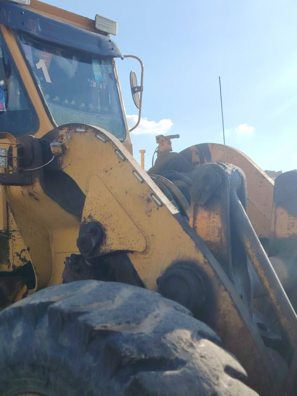 شفل للبيع حجم ٨٠ موديل ٨٠ رقم صلاح الدين اصفر وشرط تحويل سعره ١٦٠وبيه مجال وهذا رقمي ***********
