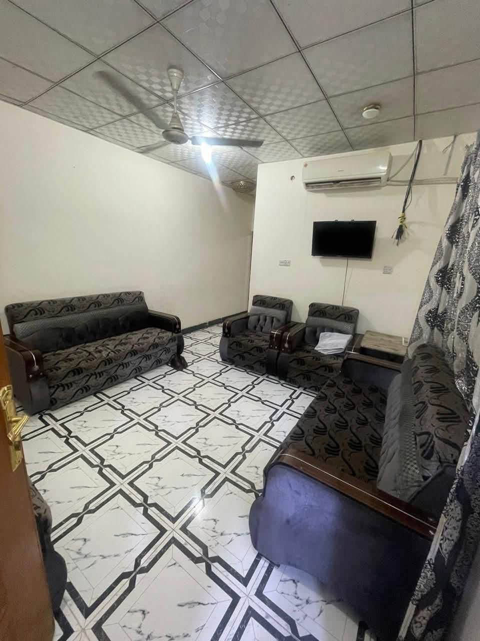 بيت مؤثث للايجار في الحكيميه بناء حديث موقع ممتاز يحتوي غرفة منام ، استقبال ، مطبخ ، صحيات
.
سعر الايجار 850 الف 
. 
للمعلومات اكثر الاتصال على الارقام 
*********** 
***********
او زيارة موقعنا 
البصره _ شارع عام حي الزهراء _ قرب مستشفى النفط 
الذهبي للاستثمار العقاري
مجاز قانونياً
