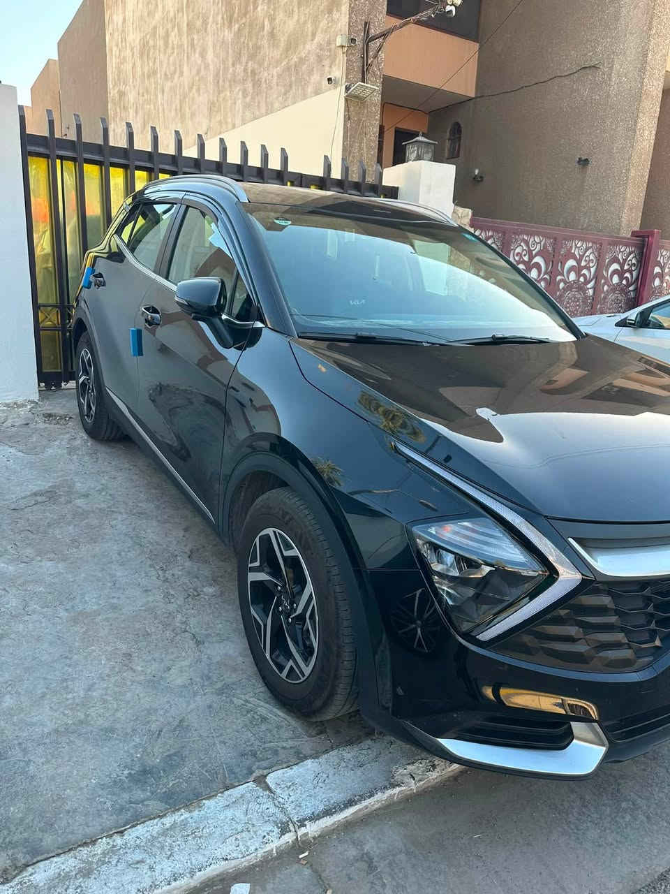 كيا سبورتج 2025
خليجية وكالة اكدال
ضمان 5 سنوات
ماشية 11.900 كيلو
رقم بغداد باسمي
مكفولة من الصبغ بيه 
رصعات خفيفة وشخط بين الباب والجاملغ الامامي 
والسونار منشور بالصور
مواصفاته
4 ويل 
بصمة تشغيل وابواب
شاشة 
كامرة
مانع انزلاق
حساسات
نقطة عمياء
ويل كب
السعر 212 ورقة وبيه مجال بسيط
مكان السيارة 
بغداد - اليرموك
***********
