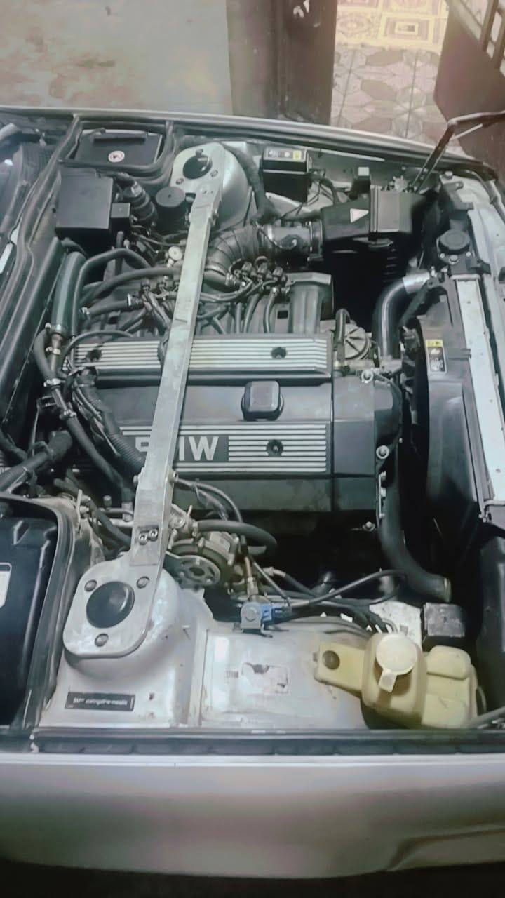 السلام عليكم اخواني أرجو منكم قراءة جميع الكتابة عن مواصفات السيارة
ومن ثم الاتصال والاستفسار
مكان بغداد بسمايه

*********** أمير
***********ظافر
BMW بي أم
سيارة حجم اصل 525 محرك مسكر فانوس السيارة منظومة غازو وبانزين  محسن المحرك
اوتوماتيك
موديل1992
سيارة صبغ عام فقط للجمالية فقط
اللون سلفر
مواصفات السيارة VIP
سقف سلايت
سيارة حلووا
أربع جامات كهربائي
كشن كهربائي وغرفة ملكي
مرايات كهربائي
تخم طائرات جداو EM
وياله ALPlNA
صوت رياضي 
تبريد ثلج❄️
سيارة مكفوله من حادث من ضربه
صدر خلفية امامي كلشي حدادية جديد
سيارة ما بيه برغي نقص كلشي على البلاد واضح
موجود صورة وفيديو كامل للسيارة
السياره بل واقع احله من الصور 
شرط التحويل ثاني يوم
سنوية جديدة 2027
سعر سياره 88 وبي مجال
