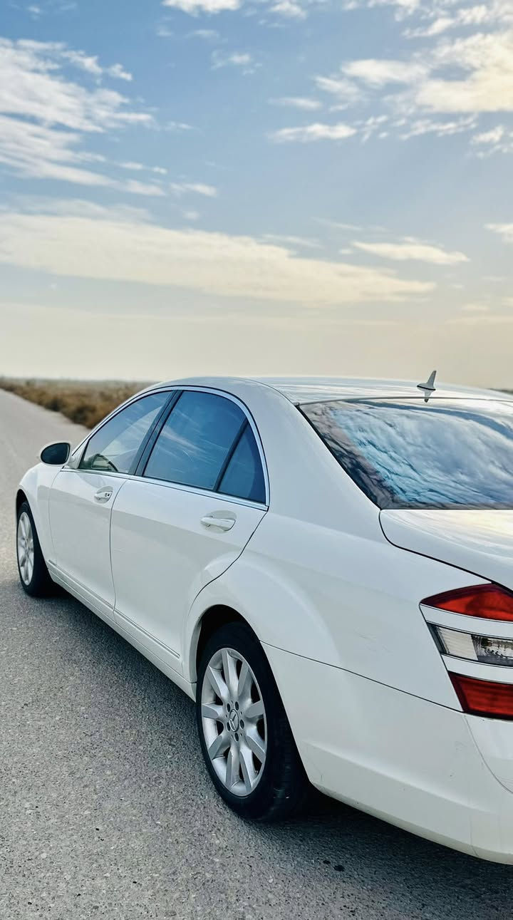 سلام عليكم 
للبيع مرسيدس 
مديل 2009
 S500
(أدوات-كلك -حاوية)
(متوئم ارقام وسنويه طبق اصل على شاصي رقم انكليزي جديد سليمانيه)
باب طويل فول المواصفات رادار شاشات خلفيه ثلاجه كامره امامي ناضور ليلي بنورما كشنات تدفئه وتبريد داخل عسلي كشنات كله كهربائي 5بردات وبعد بيها هواي مواصفات وارد خليجي (مكفوله كفاله عامه من الصبغ والفتح والانتربول وكص )وين مايعجبك اطلع سياره شرط مابيها شخط السعر 95 وبيها مجال 
 للستفسار 
***********
مكان سياره 
البصرة القرنه

