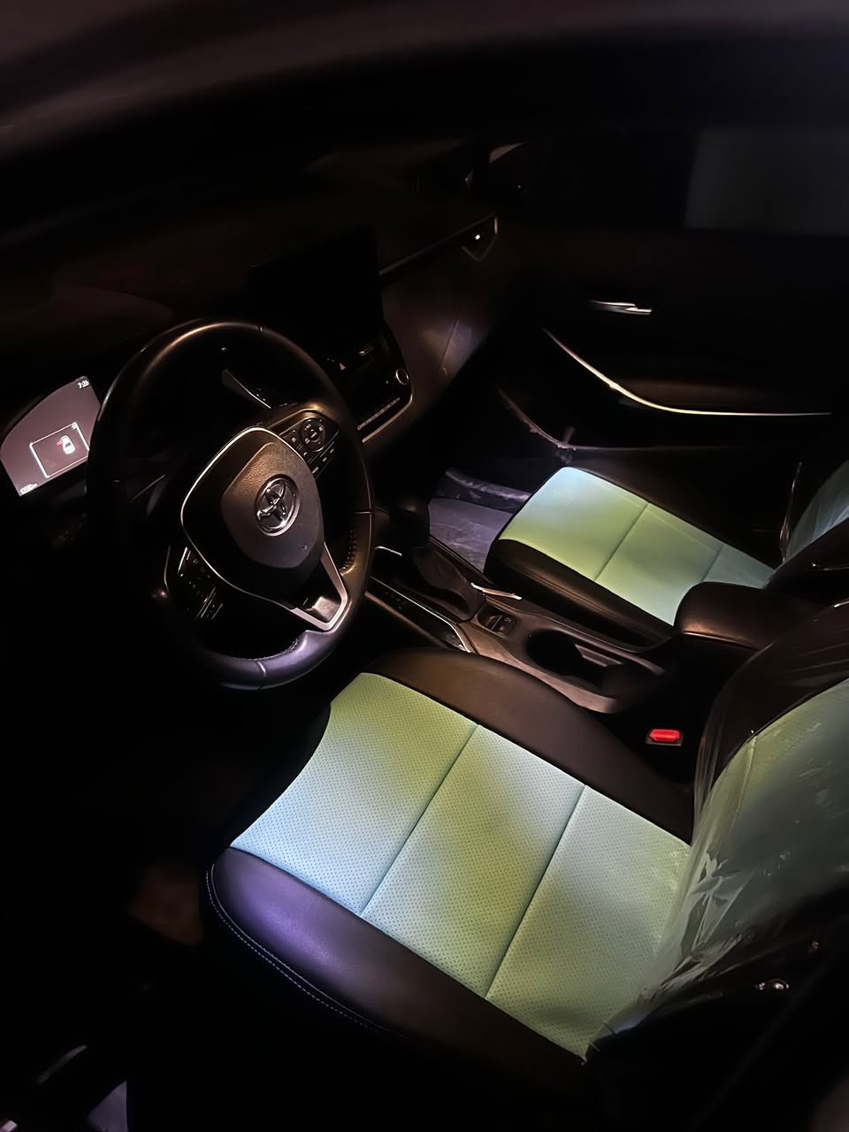 كورلا 2025 الشكل الخليجي تجميع صيني 
فول مواصفات
فتحة سقف
تحكمات ستيرن 
قيادة ذاتية
ماشية 19 الف
وباقي موصفات الفول 
السيارة كلش نطيفة  وما بيهة اي عطل
بس ضربة موجودة بالصور 
سعرهة 140 وبيها مجال 
*********** ارد بس على الواتساب/تلكرام
