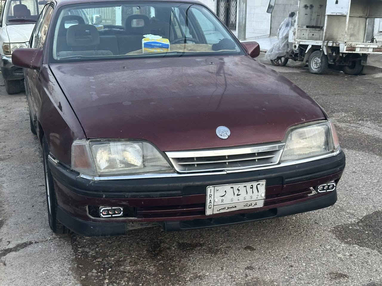 سلام عليكم 
أوبل اوميكه موديل 91 محرك 20،بيها ضربه جاملغ الامامي ،مابيها دفتر بنزين ،كير محرك اكسل بشرط ،كير عادي .كهربائيات كلها شغاله بشرط ،و السنويه منتهي من2021 .للاستفسار الاتصال على الرقم ***********. ***********.   
مكان كركوك 
سعر 25وبيها مجال
