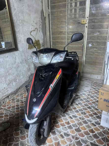 السلام عليكم بريز بغبغاء نوزل ياباني 
دراجة بلادي كلهه ونظيفة ومملعوب بيهه مكينة ناعمة 
كهربايات كلهه شغالة نكرة بكل وقت تجي وتشوفهه 
السعر 900 الف وبيهه مجال مكان بغداد بلديات 
الرقم ***********
