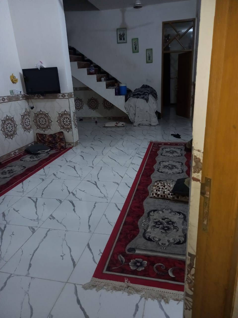 السلام عليكم بيت للبيع حي ذويب الاول مساحه 240 متر للئستفسار ***********

