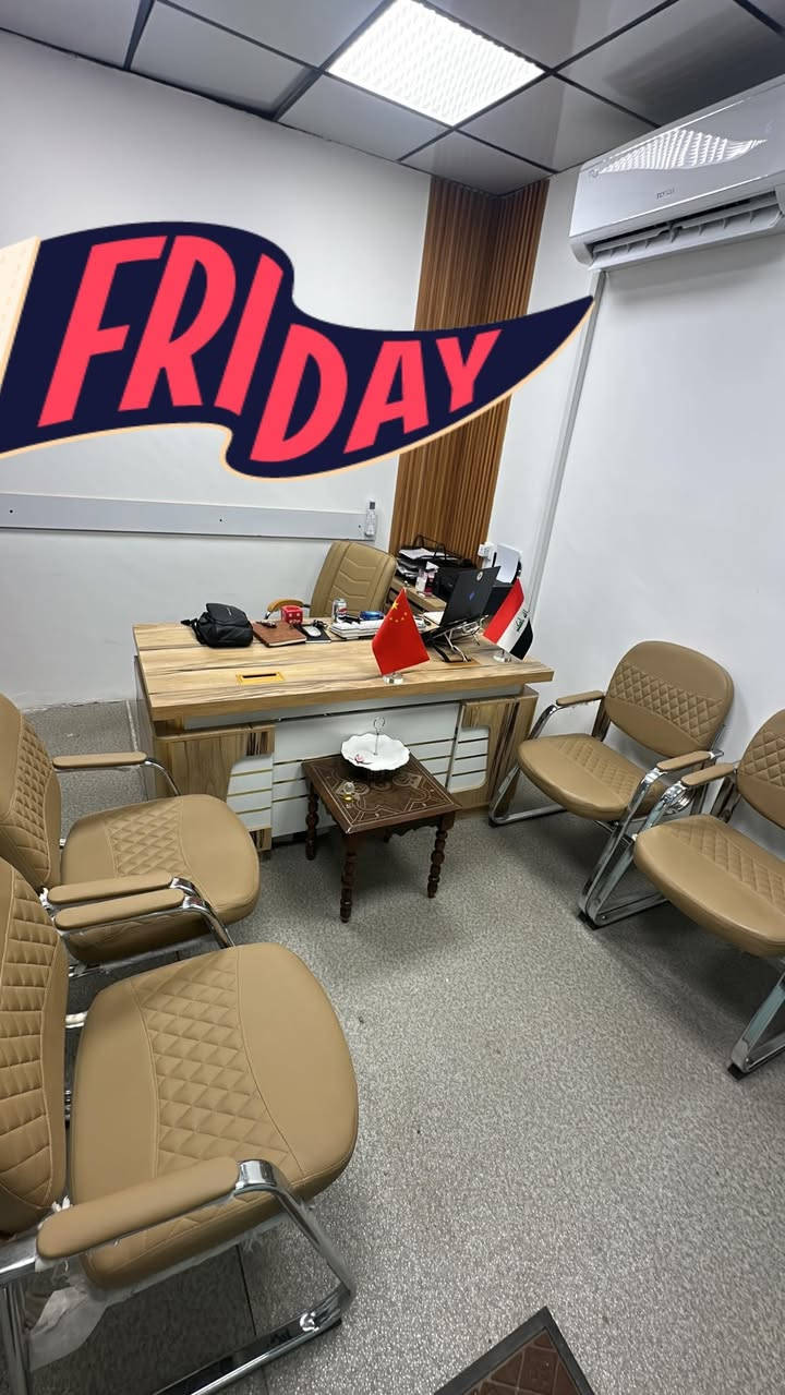 السلام عليكم للبيع اثاث مكتب نضيف جداً  الملحقات
 - ميز L 
- كراسي عدد ٤ 
- كرسي متحرك عدد١
- طبلات عدد٢
 - ثلاجة صغيرة
- سبلت توسوت انفيرتر طن 
 للتواصل ***********
