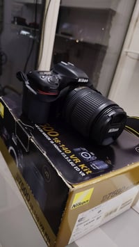 نيكون D7500 • ٨٨٧١ ضغطة • حالة الوكالة