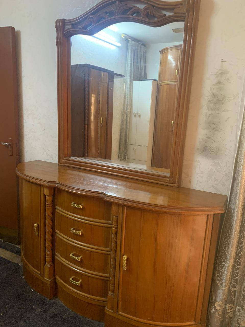 السلام عليكم غرفه للبيع نضيفه ومال دكتور الغرفه كلش نضيفه المكان بغداد الشراي يراسلني ونتفاهم


**إذا كنت صاحب هذا الإعلان وتريد حذفه لأي سبب، رجاءا أرسل رسالة إلى الدعم الفني**