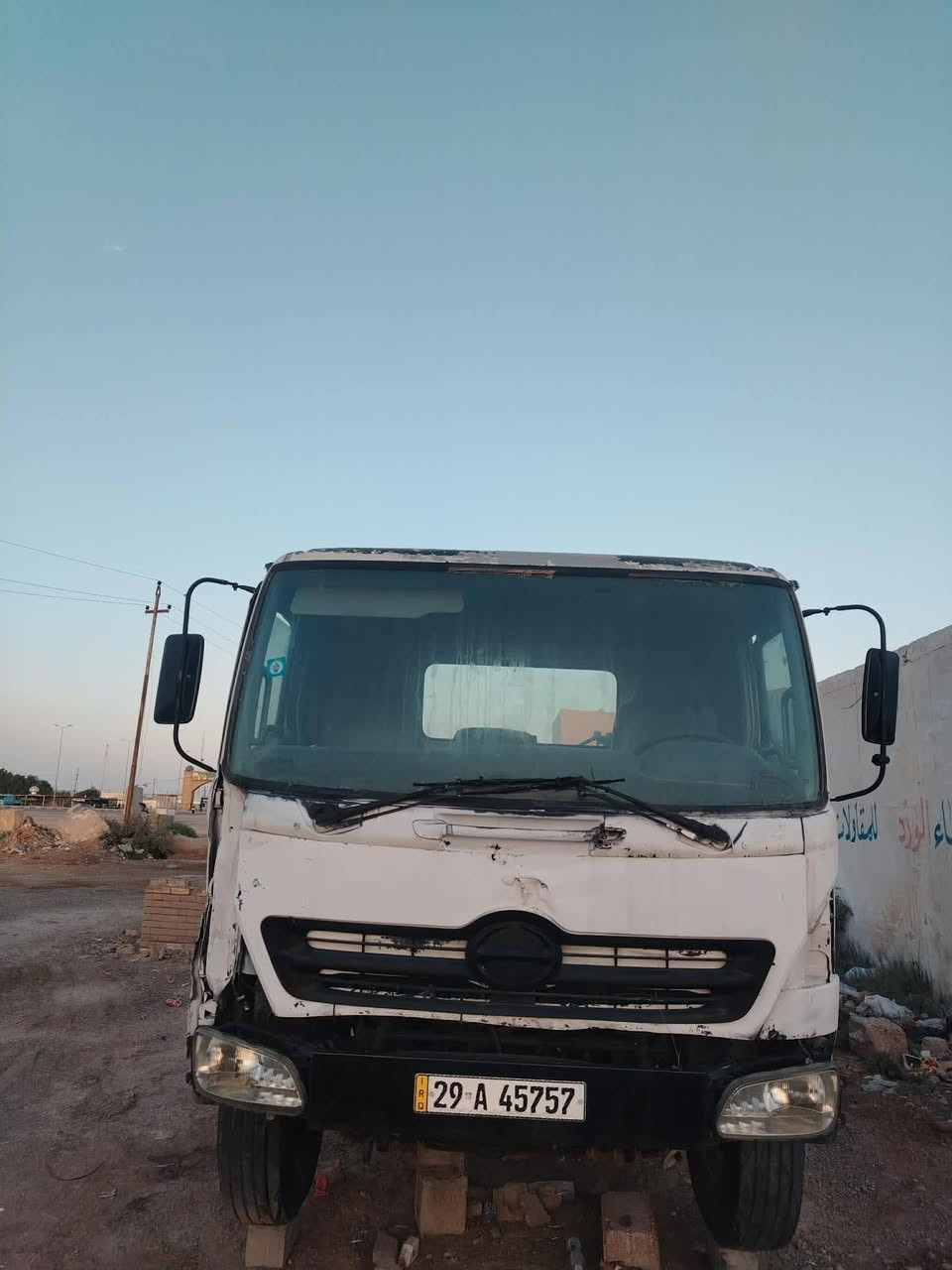موديل ٢٠٠٥
حموله ٤ طن
بدي ذات جوانب متحركه
استعمال شي بسيط سياره زيرو
اضرار تخريب بالبجم مو حادث
طول الشاصي ٧.٥ متر من ظهر القماره
مكفوله كير ومحرك واكسل من كلشي عد تخريب القماره
سياره ٨ برغي مامفتوح بيها برغي واحد
ستيرن يسرا بلادي بدون تحوير ستيرن او شاصي

رقم انكليزي واسط
العنوان :واسط كوت قرب البوابه كوت بغداد
الأرقام  ***********
***********
