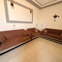 تخم مودرن نضيف وجديد هو والطاولة مالتة ... ابيعة لغرض الانتقال  ..... ...