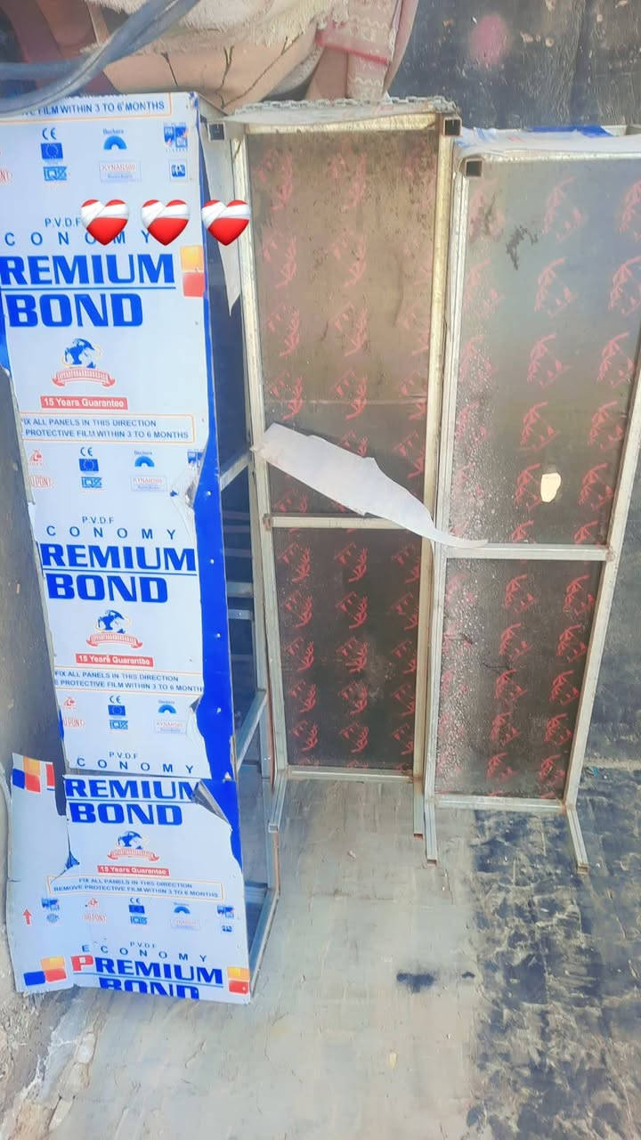 السلام عليكم غراض مطعم للبيع ميوزة وشوية كص سعرها ٢٥٠ شواية دجاج كاملة ٢٥٠ فرن بيتزا كامل وي غراضة وصواني ابو الطابقين  سعرة ٨٠٠ وبين مجال الغراض نضيفات كلش  الرقم ***********
