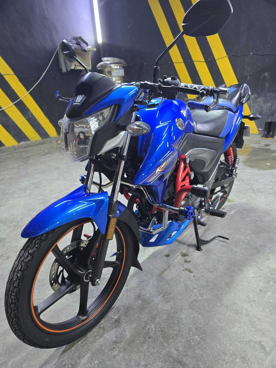 السلام عليكم
هاوجي للبيع موديل ٢٣ مشدود بنهاية ال ٢٥ صارلة شهر من مشدود 

بأسمي تحويل شوكت ميعجبك 

ماشي الف و٢٠٠ كيلو حقيقي تبديلة دهن وحدة 

بي غمازة خفيفة بالتانكي 

خط التاير مال الشركة بعدة بي 

مزودلة درع ٥٠ الف مال دي اف 

لايت زنون ب ٢٥ الف 

مغلف كشناتة ابغداد ب ٢٥ الف 

كاسحة ب ٢٠ الف 

وبعد تزويدات ماريد احجي بيهن 

السعر ١٩ ونص وبي مجال حك الجية 

الشراي يتصل مو يعامل بالتعليقات 

مكاني الرمادي الصوفية مقابيل مدينة العاب السندباد ***********
