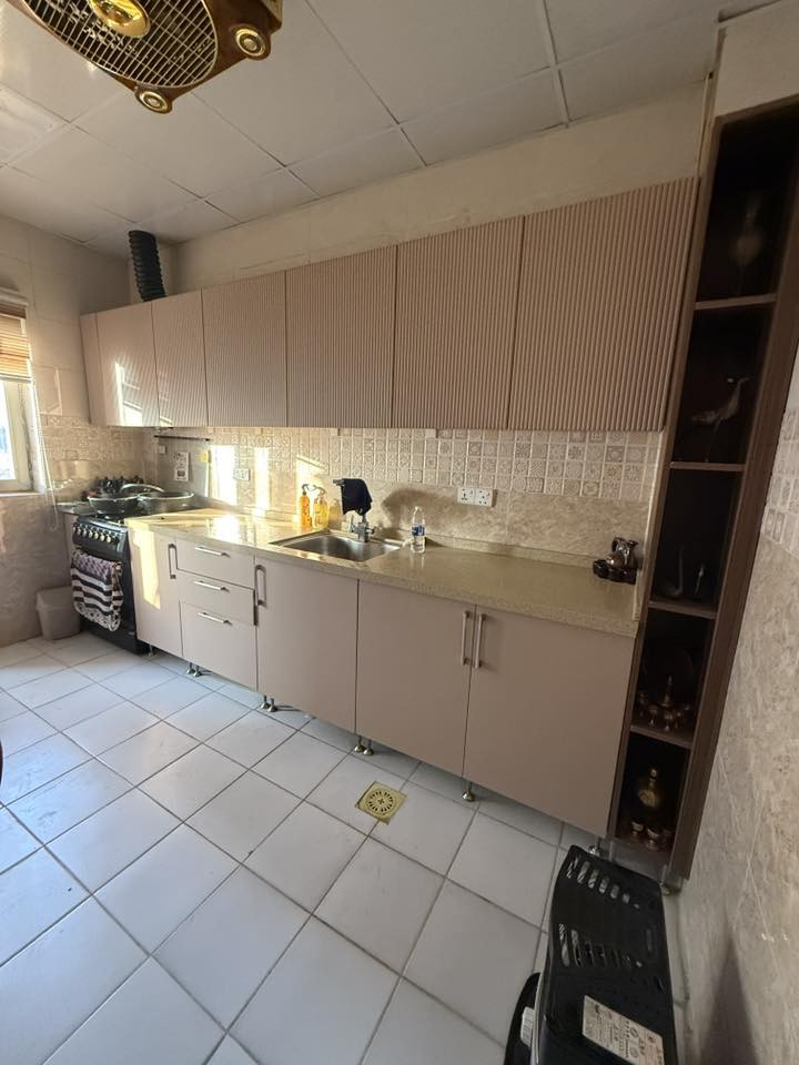 شقة ١٠٠ متر طابق اول بالمصعد للبيع  عماره ٢٦ C مرممه ومعدله بالكامل مع الاثاث او بدون  السعر خاص
***********
