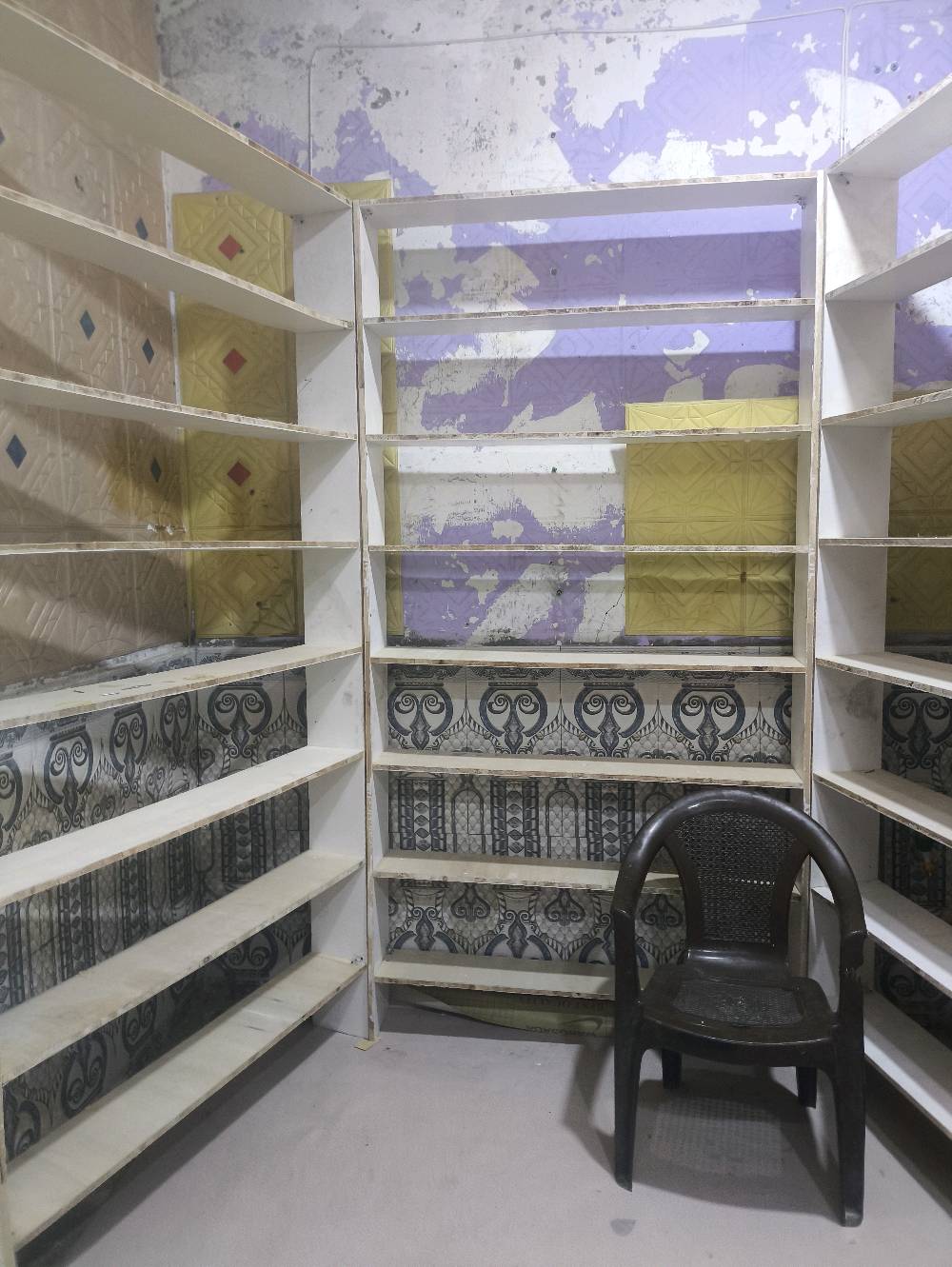 رفوف محل لكلشي يفيدن ةيرهم طول 260 العرض 120 خشب قوي صاج بلايود  العنوان بصره القبله حي القائم
