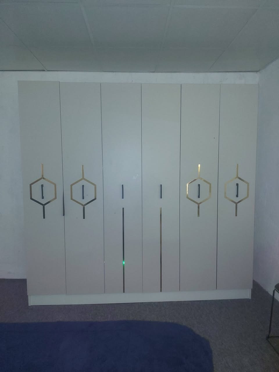 سلام عليكم اخوان غرفه جديده مثل ما موضح بل صوره غرفه تركيه مدت الاستعمال شهرين فقط سعر 600بيهامجال محتاج اريد ابيعها الاستفسار هاذه رقمي ***********
