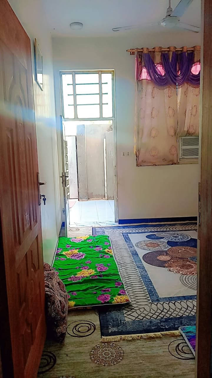 السلام عليكم بيت مساحته 100 متر طابو زراعي صرف سند 25 كافه الخدمات مي وكهرباء ومولد خط ذهبي العنوان الحله المهندسين مقابل مدينه العاب ارض بابل مجاور الجملون السعر 50 وبي مجال ***********
