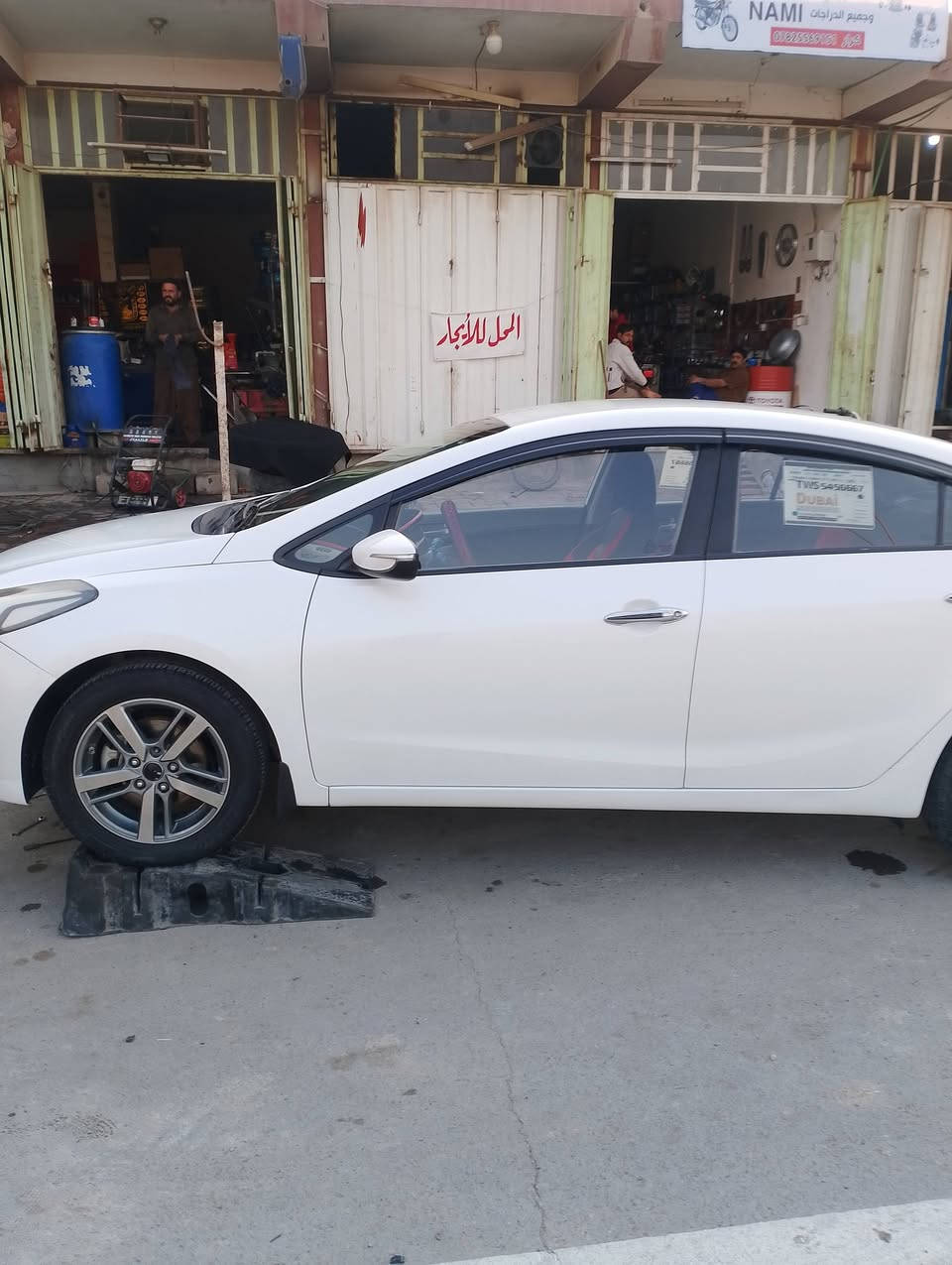 كيا سيراتو موديل 2017.   
كفالة عامة من الصبغ فقط تبديل جاملغ امامي ايمن مبدل بلاد بدون دواخل ماشيه 150الف كيلو متر محرك كير حداديه كله كفالة عامة السعر 135.    ***********مكينه 1600. رقم اربيل انكليزي الجديد. مكان واسط العزيزية
