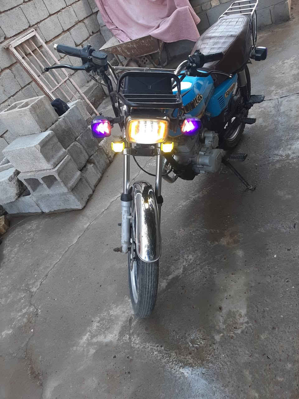 من رخصت الأدمن السلام عليكم(موطور للبيع 
موديل 2020 موطور كامل ومكمل 
السعر 400 وبي مجال 
الاستفسار ***********
